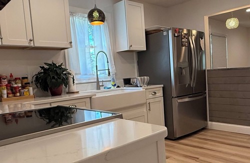 Middleway House | WV Cozy Cabin Summit Point Races
