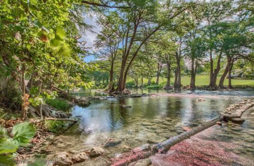 New Braunfels House | WW B201 Guadalupe Getaway