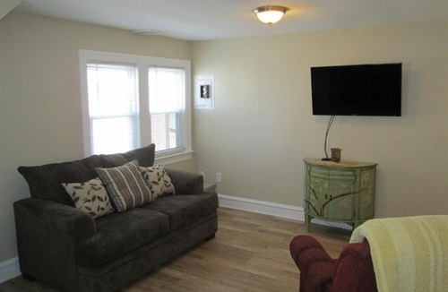 Wildwood Apartment | WW242 East Hand Avenue, 2nd Floor