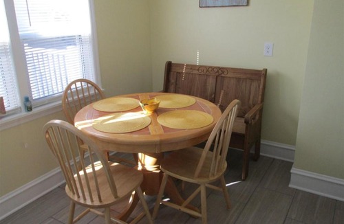 Wildwood Apartment | WW242 East Hand Avenue, 2nd Floor