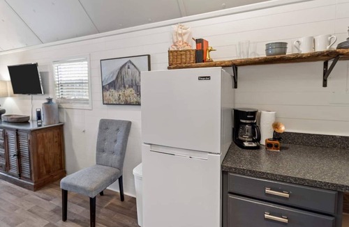 Oil City Cabin | Wyldewood~Caddo Lake Cabins with Kayaks