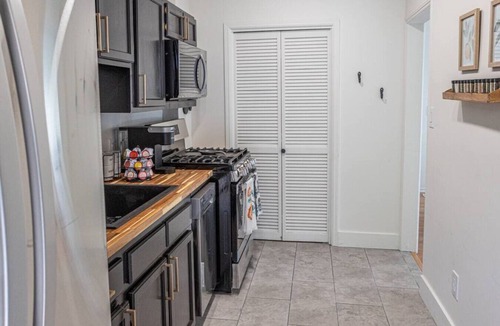 Maple Ridge Apartment | Wyndam`s Foresight - quaint abode near everything!