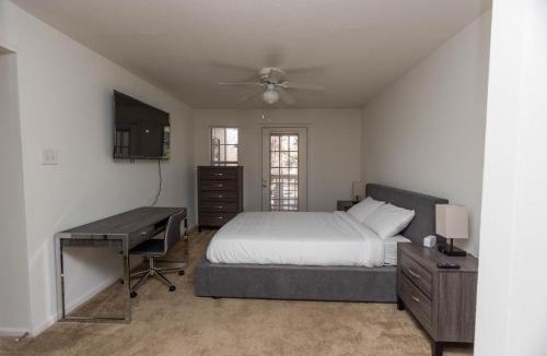Coliseum Central Apartment | Wyndham 219 Modern 2br suite, Parking