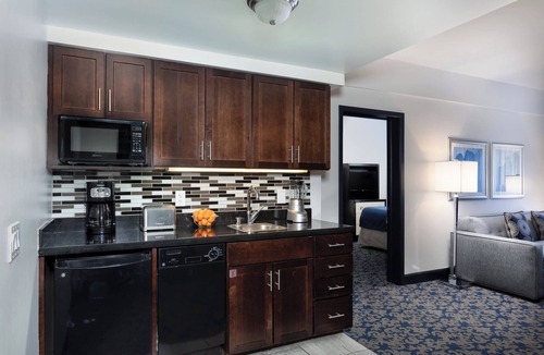 Lower Nob Hill Condo | Wyndham Canterbury Resort | Five 2BR/1BA Suites
