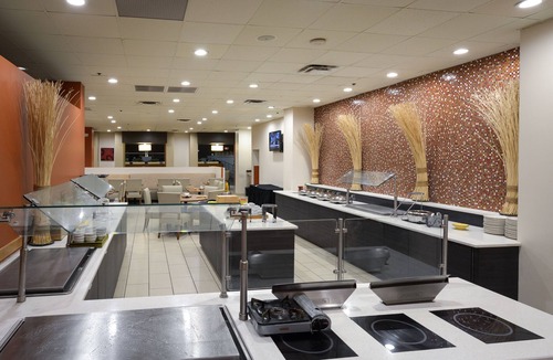 Crosswoods Hotel | Wyndham Columbus