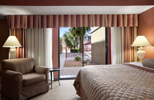 Biggs Field Hotel | Wyndham El Paso Airport Hotel & Waterpark