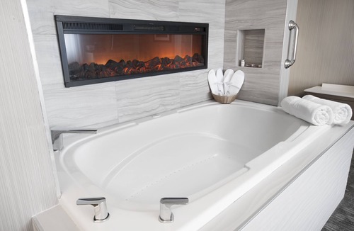 Downtown Niagara Falls Hotel | Wyndham Garden at Niagara Falls