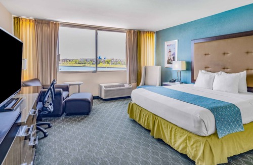 Downtown Kenosha Hotel | Wyndham Garden Kenosha Harborside