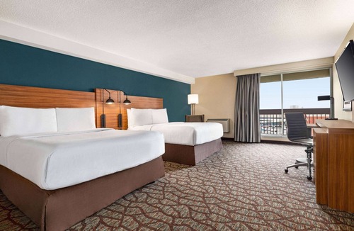 Fallsview Hotel | Wyndham Garden Niagara Falls Fallsview