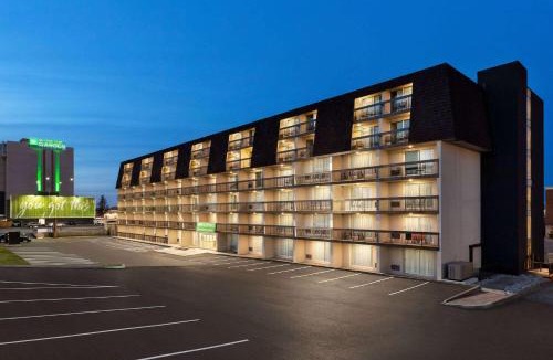 Fallsview Hotel | Wyndham Garden Niagara Falls Fallsview