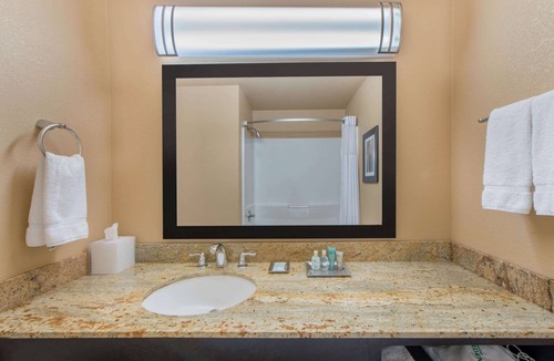 Wheatland Hotel | Wyndham Garden Oklahoma City Conference Ctr/Airpt/Bricktown
