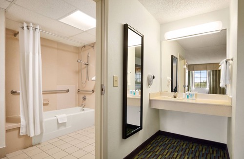 Wichita Hotel | Wyndham Garden Wichita Downtown