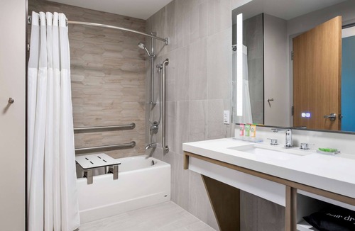 Winnipeg Hotel | Wyndham Garden Winnipeg Airport