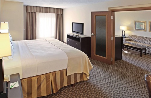 Downtown Little Rock Hotel | Wyndham Grand Executive Center Little Rock Airport