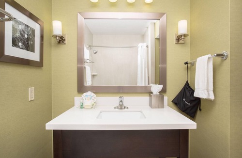Downtown Little Rock Hotel | Wyndham Grand Executive Center Little Rock Airport