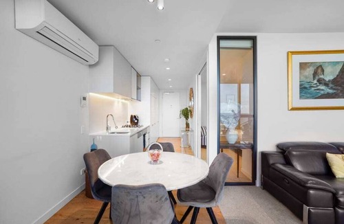 Werribee South Apartment | Wyndham Harbour Luxury Bayside Haven with parking