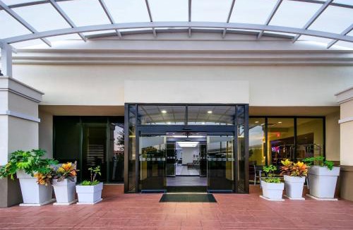 Clodine Hotel | Wyndham Houston Sugarland