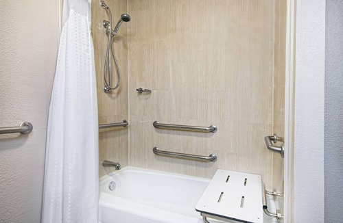 Clodine Hotel | Wyndham Houston Sugarland