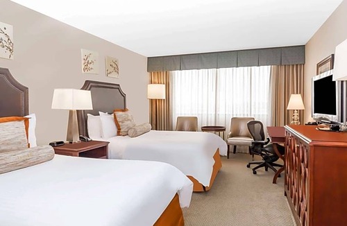 Wayne Hotel | Wyndham Indianapolis West