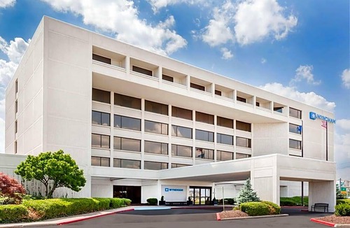 Wayne Hotel | Wyndham Indianapolis West