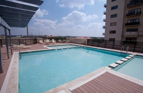 Downtown San Antonio Condo | Wyndham La Cascada Resort|4BR4/BA King Pres Suite