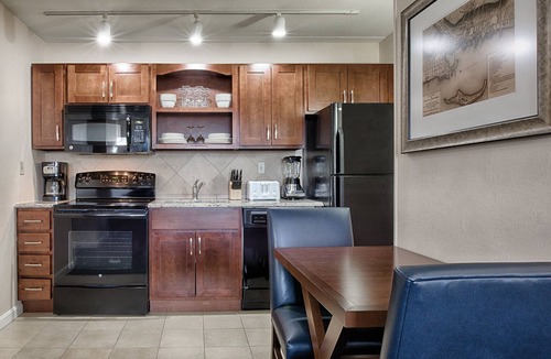 The Point Condo | Wyndham Long Wharf - Newport Downtown location