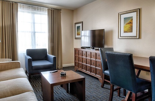 The Point Condo | Wyndham Long Wharf - Newport Downtown location