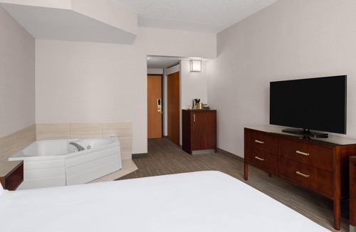 Moline Hotel | Wyndham Moline on John Deere Commons