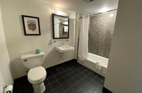 Kenner - Louis Armstrong International Airport Hotel | Wyndham New Orleans Airport & Conference Center