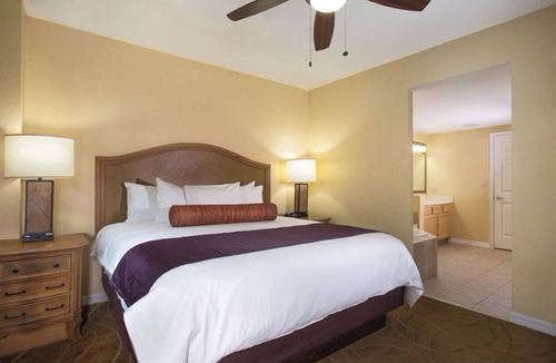 Survey Creek Resort | Wyndham Palm-Aire 2BR Suite Pool & Resort Access