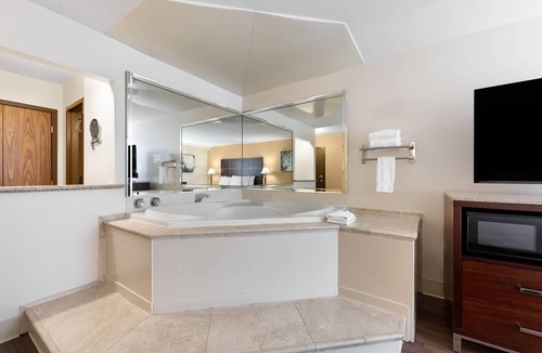 North Little Rock Hotel | Wyndham Riverfront Little Rock