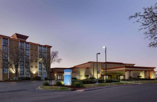 Foothill Farms Hotel | Wyndham Sacramento