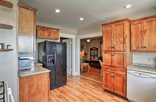 Lovell House | Wyoming Farmhouse Retreat! 10 Mi to Bighorn Canyon