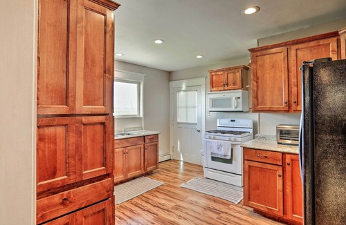 Lovell House | Wyoming Farmhouse Retreat! 10 Mi to Bighorn Canyon