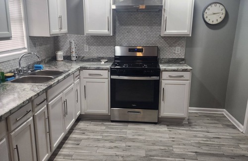 Hollandale House | X Marks the Spotn3 Bedrooms, 4 Beds, 1 bathroom House. Newly remodeled.