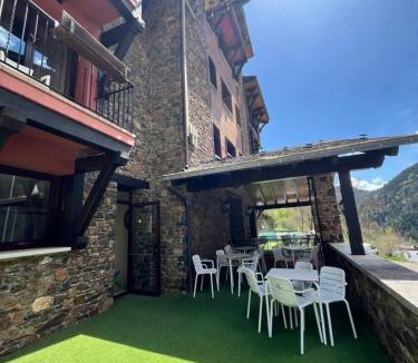 Mas de Ribafeta Hotel | Xalet Besolí