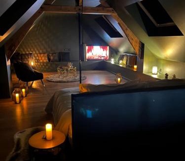 Oppy House | Xclusif Love room