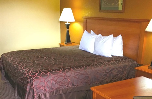 Center Hotel | Xecutive Inn and Suites