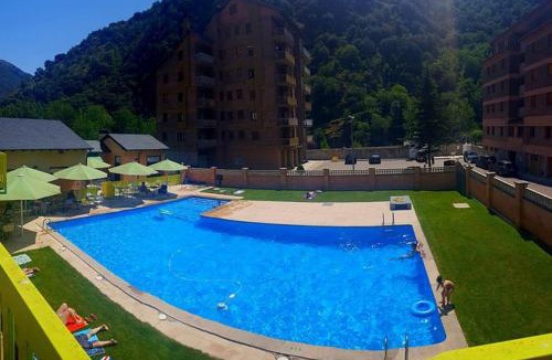 Rialp Apartment | Xia Apartaments con acceso a piscina