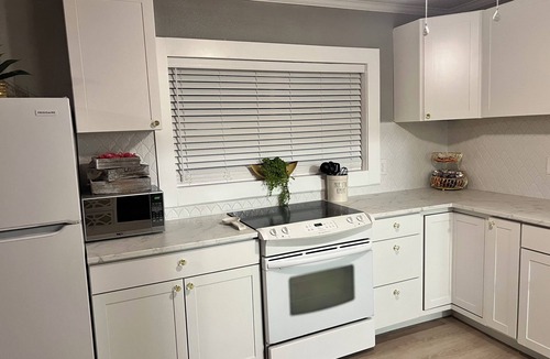 Ashdown House | XL Airjetted tub, pet free smoke free home, Ashdown AR extra Clean & cozy