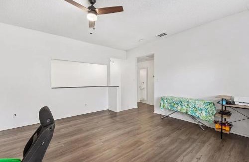 Corinth Apartment | XL house close to UNT TWU fast drive to DFW AT&T