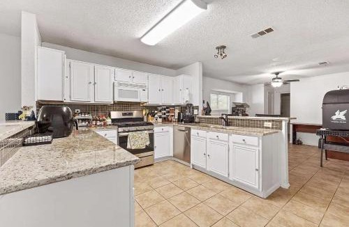 Corinth Apartment | XL house close to UNT TWU fast drive to DFW AT&T