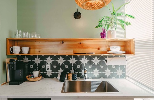 Historic Railroad District Apartment | XL Premier Suite