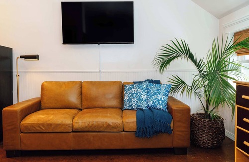 Historic Railroad District Apartment | XL Premier Suite