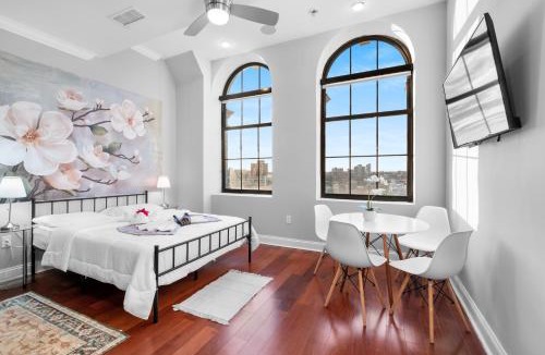 Olde Kensington Apartment | XL Studio - Metro Studio, Chic Stay