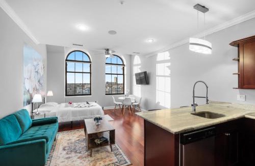 Olde Kensington Apartment | XL Studio - Metro Studio, Chic Stay