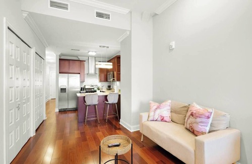 Olde Kensington Apartment | XL Studio - Studio with Pool & Scenic Rooftop