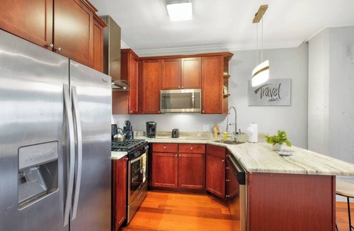 Olde Kensington Apartment | XL Studio - Stylish Studio with Rooftop Pool
