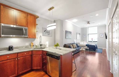 Olde Kensington Apartment | XL Studio - Stylish Studio with Rooftop Pool