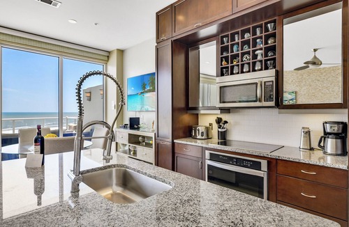 Galveston Condo | XL Terrace, Lazy River, I-O Pools, Game Room, Spa, Beach, Luxury 2-2 Penthouse!